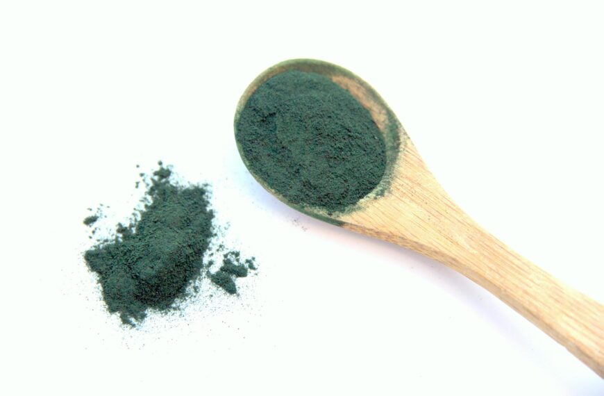 Spirulina i chlorella – algi, które detoksykują organizm. Jak przemycić je do jadłospisu?